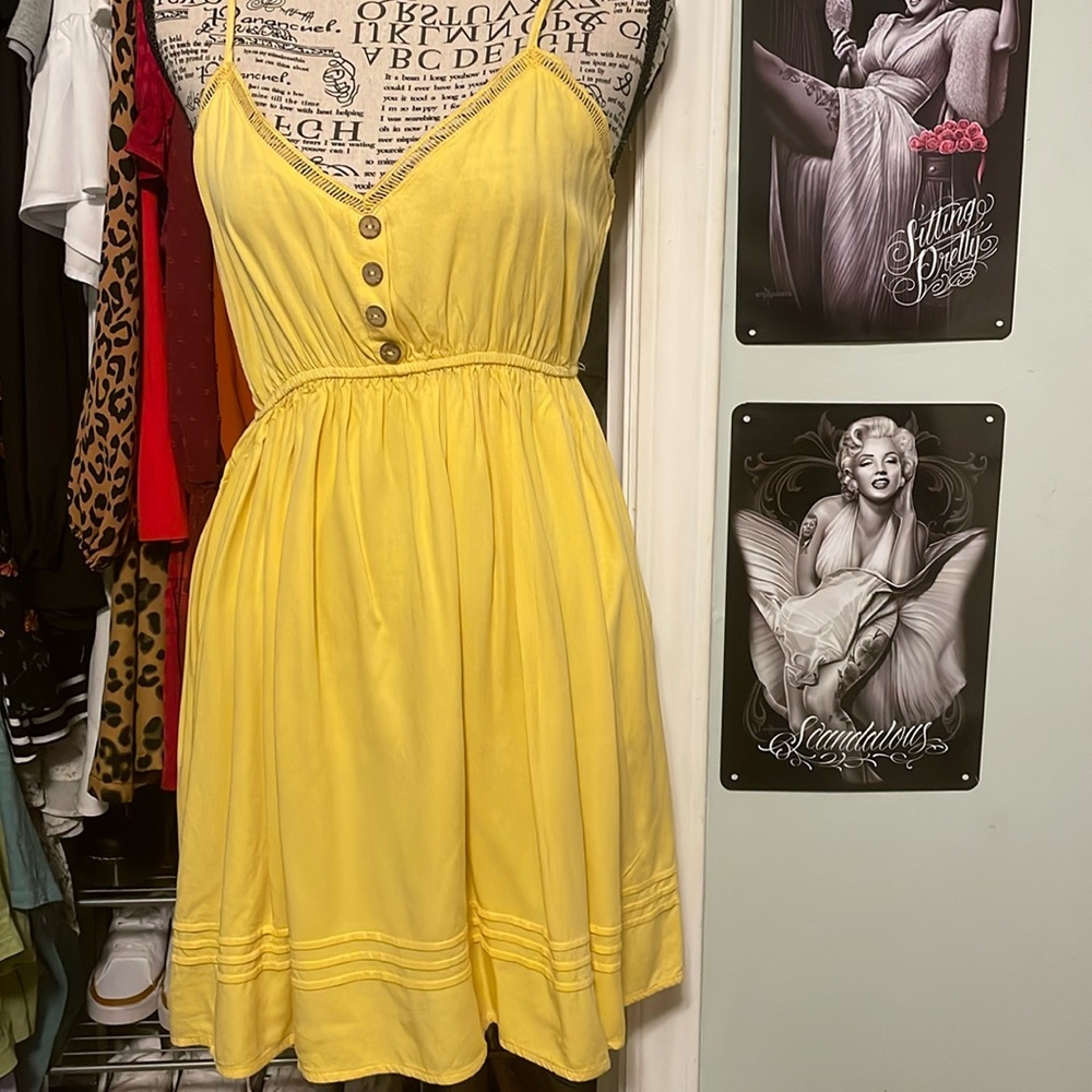 Little yellow dress